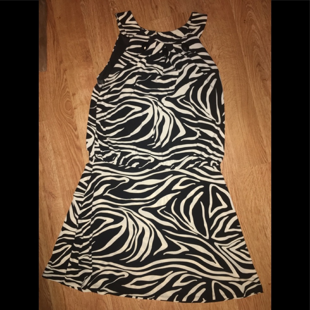 📍FINAL REDUCTION📍 Black & white zebra like print